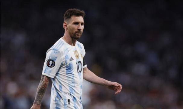 记者：于汉超、戴伟浚、谢鹏飞参加申花合练，吴曦戴面具训练